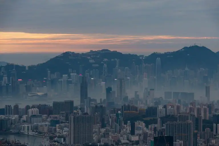 [동아시아포럼] 무너진 홍콩 경제, 부활을 위한 고군분투
