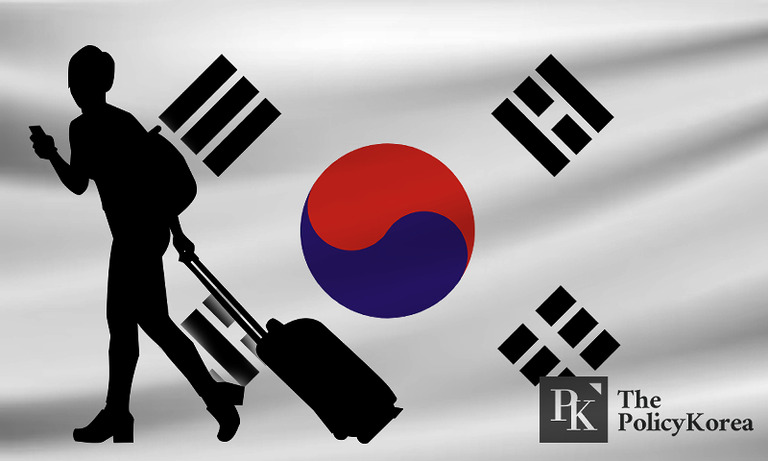 서울 속 ‘K-문화’에 열광하는 외국인 관광객들, 트렌드 놓친 지역관광